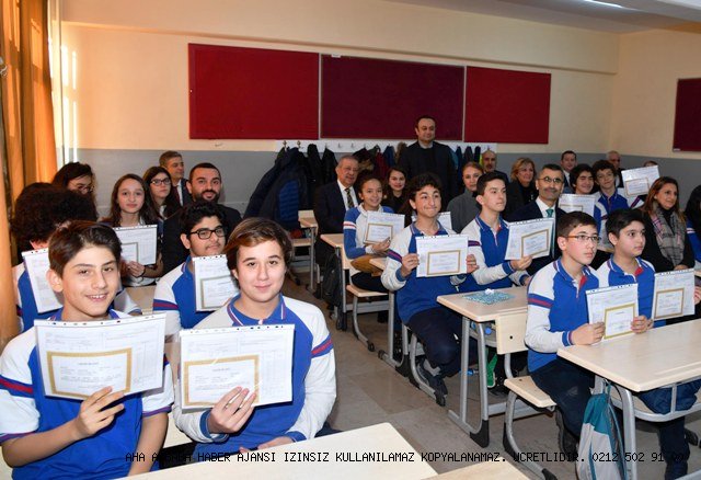 Öğrencilerin karne sevincine Bahçelievler'in tüm değerleri ortak oldu.